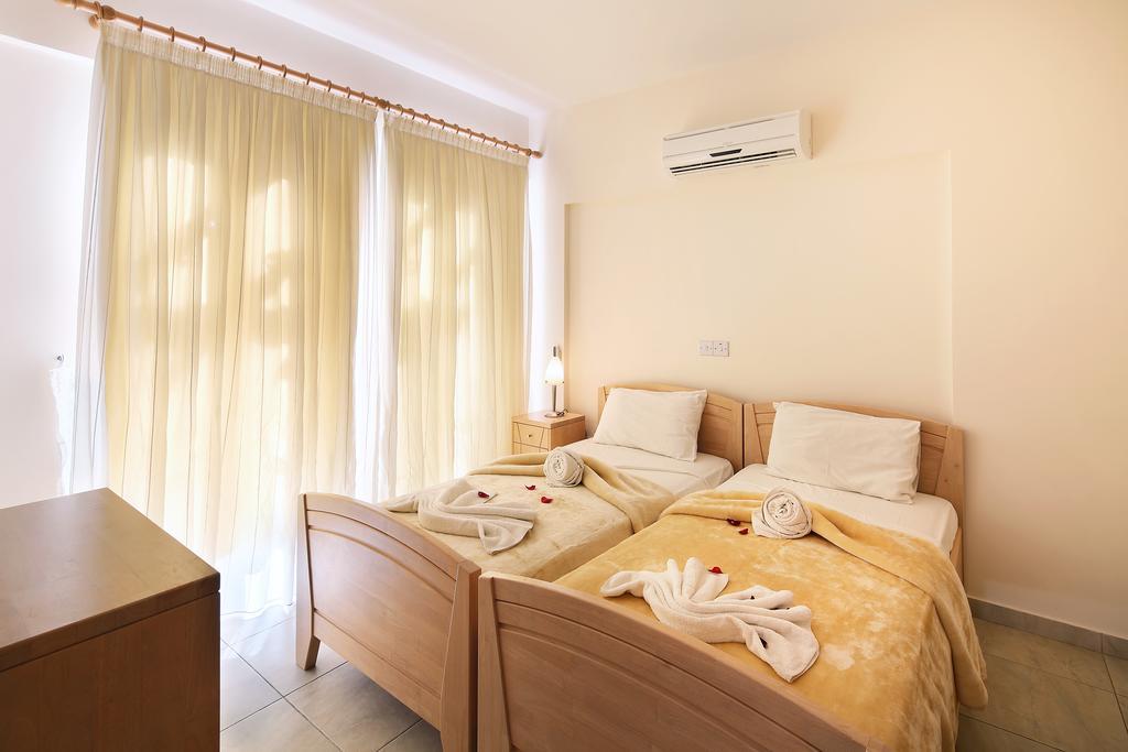 Adamou Gardens Paphos Exterior foto